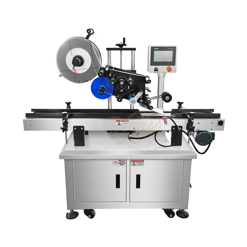 Flat labeling machine